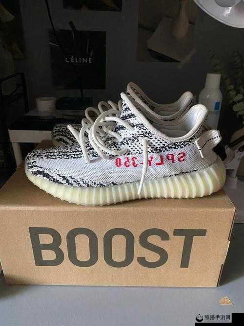 Yeezy380蜜桃粉和白色的魅力：时尚潮流中的璀璨明珠